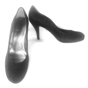 Tahari black suede pumps